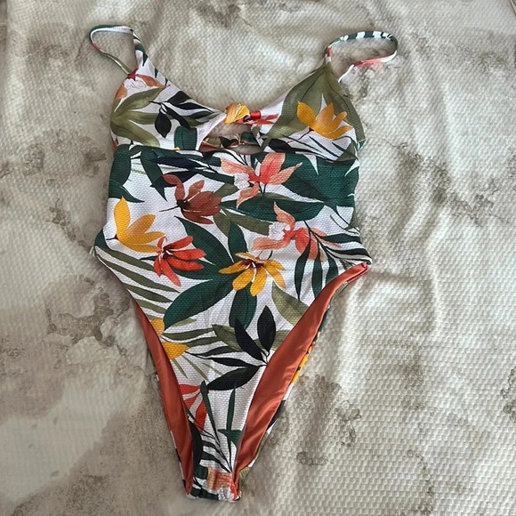 B Swimwear Women's B Swimwear Atlas One-Piece Size Small - Picture 4 of 7